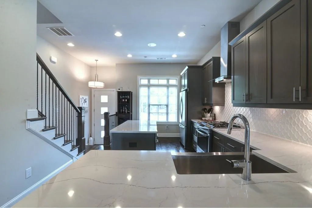 4755 Roswell Road, Atlanta, Georgia 30342, 2 Bedrooms Bedrooms, ,2 BathroomsBathrooms,Residential,Sold,4755 Roswell Road,6761115