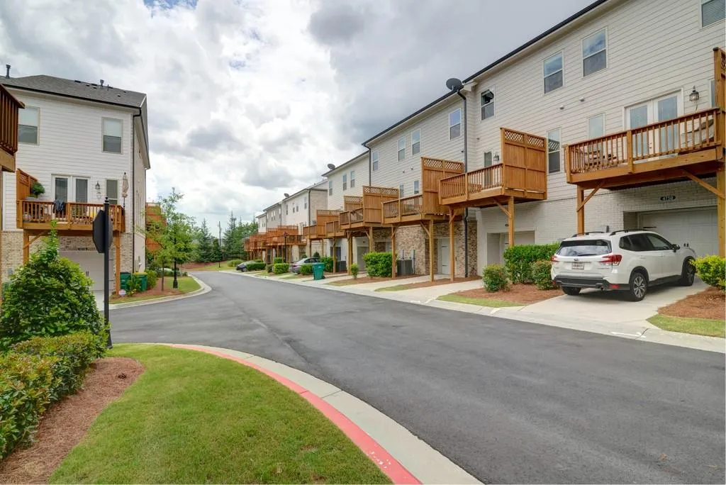 4755 Roswell Road, Atlanta, Georgia 30342, 2 Bedrooms Bedrooms, ,2 BathroomsBathrooms,Residential,Sold,4755 Roswell Road,6761115