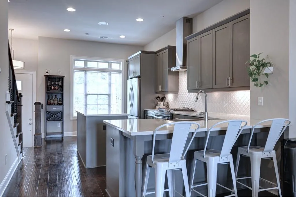 4755 Roswell Road, Atlanta, Georgia 30342, 2 Bedrooms Bedrooms, ,2 BathroomsBathrooms,Residential,Sold,4755 Roswell Road,6761115