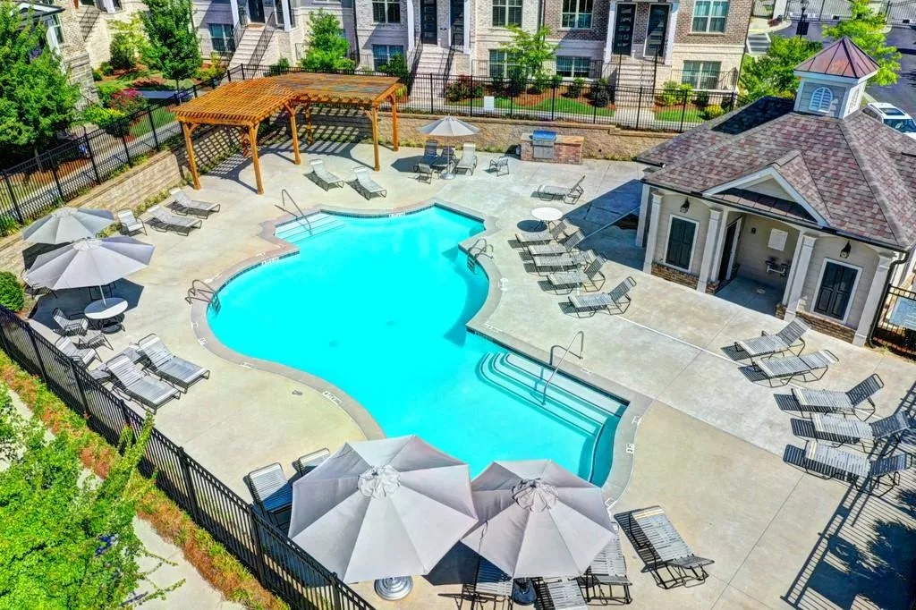 4755 Roswell Road, Atlanta, Georgia 30342, 2 Bedrooms Bedrooms, ,2 BathroomsBathrooms,Residential,Sold,4755 Roswell Road,6761115