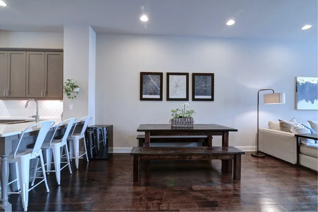 4755 Roswell Road, Atlanta, Georgia 30342, 2 Bedrooms Bedrooms, ,2 BathroomsBathrooms,Residential,Sold,4755 Roswell Road,6761115
