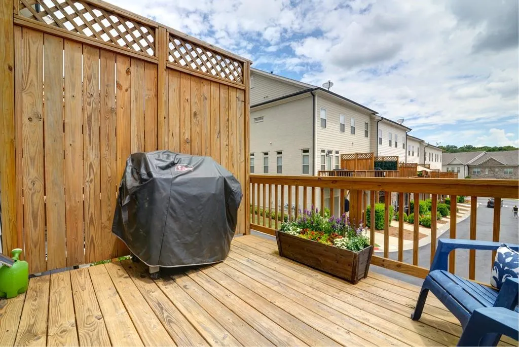 4755 Roswell Road, Atlanta, Georgia 30342, 2 Bedrooms Bedrooms, ,2 BathroomsBathrooms,Residential,Sold,4755 Roswell Road,6761115