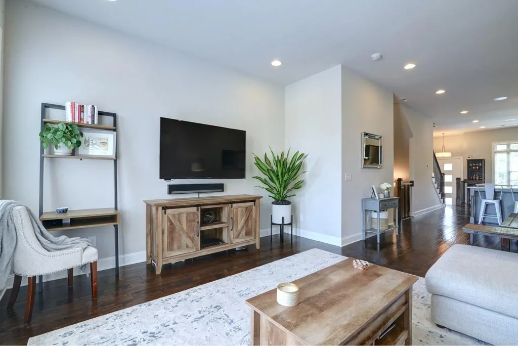 4755 Roswell Road, Atlanta, Georgia 30342, 2 Bedrooms Bedrooms, ,2 BathroomsBathrooms,Residential,Sold,4755 Roswell Road,6761115