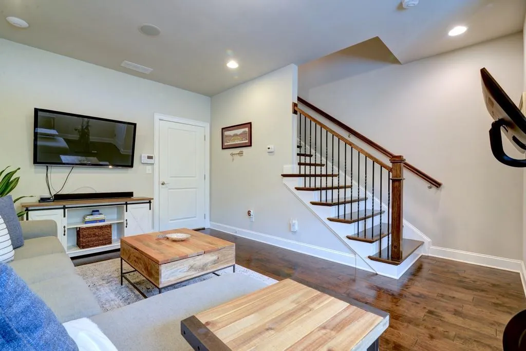 4755 Roswell Road, Atlanta, Georgia 30342, 2 Bedrooms Bedrooms, ,2 BathroomsBathrooms,Residential,Sold,4755 Roswell Road,6761115