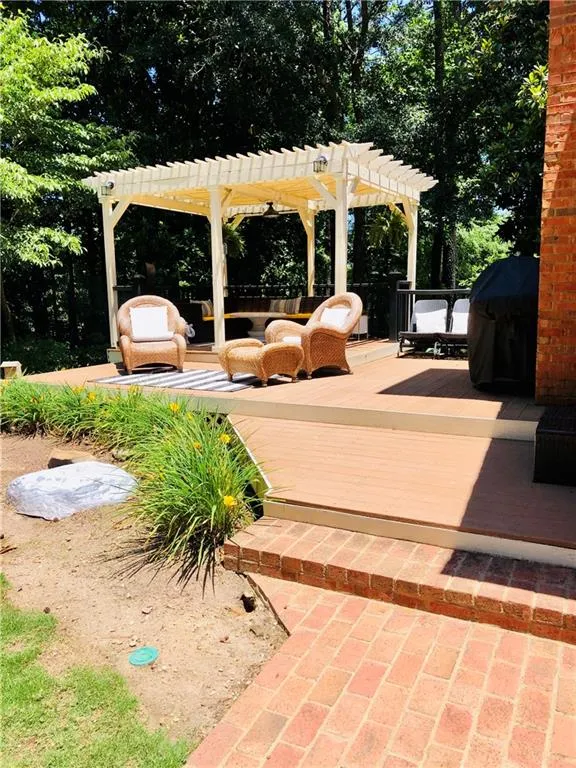 520 Valley Hall Drive, Sandy Springs, Georgia 30350, 4 Bedrooms Bedrooms, ,3 BathroomsBathrooms,Residential,Sold,520 Valley Hall Drive,6899817