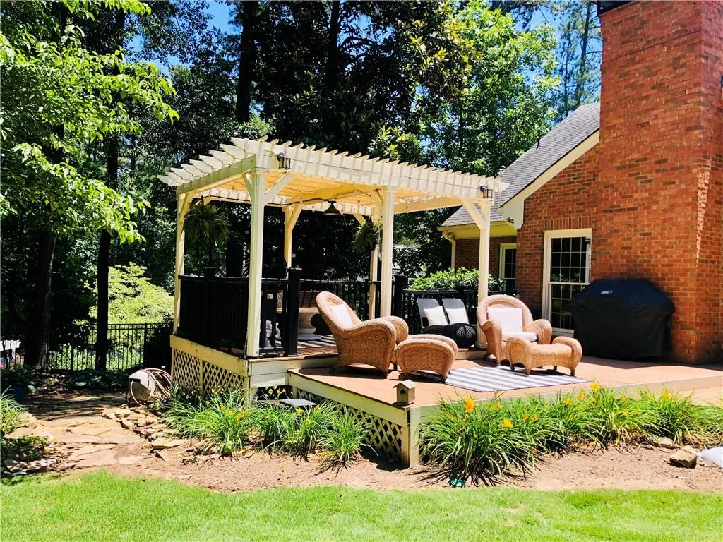 520 Valley Hall Drive, Sandy Springs, Georgia 30350, 4 Bedrooms Bedrooms, ,3 BathroomsBathrooms,Residential,Sold,520 Valley Hall Drive,6899817