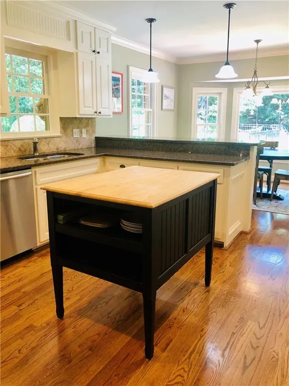 520 Valley Hall Drive, Sandy Springs, Georgia 30350, 4 Bedrooms Bedrooms, ,3 BathroomsBathrooms,Residential,Sold,520 Valley Hall Drive,6899817