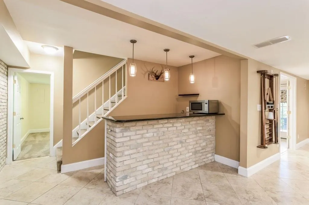 7105 Hunters Branch Drive, Sandy Springs, Georgia 30328, 5 Bedrooms Bedrooms, ,3 BathroomsBathrooms,Residential,Sold,7105 Hunters Branch Drive,6883638
