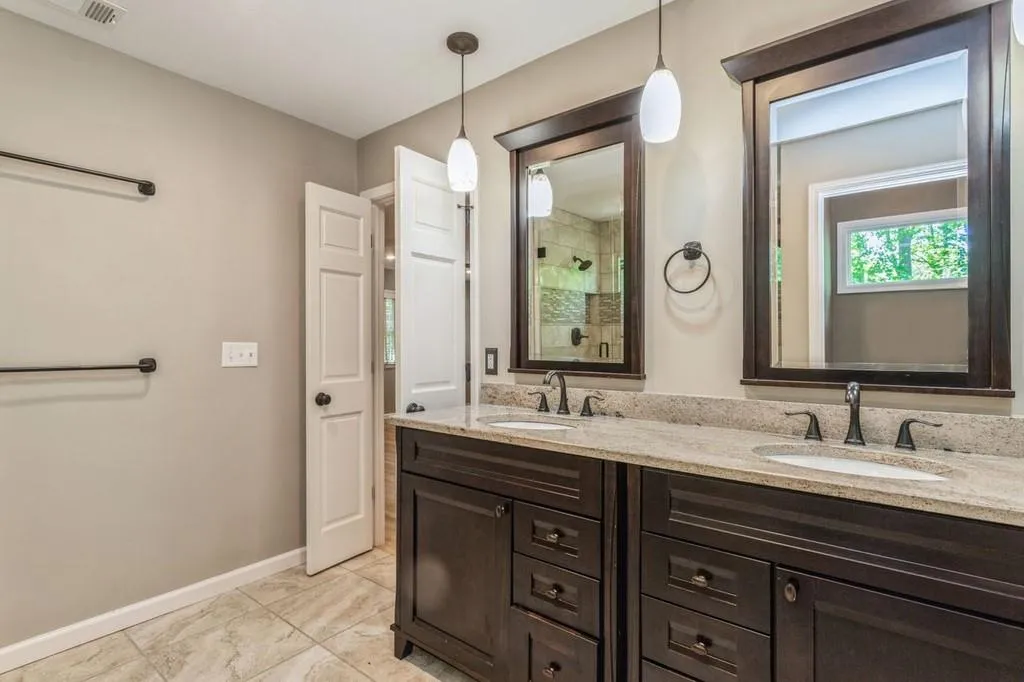 7105 Hunters Branch Drive, Sandy Springs, Georgia 30328, 5 Bedrooms Bedrooms, ,3 BathroomsBathrooms,Residential,Sold,7105 Hunters Branch Drive,6883638
