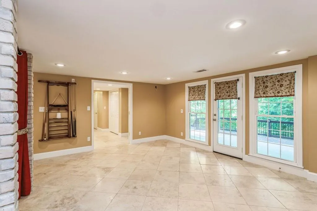 7105 Hunters Branch Drive, Sandy Springs, Georgia 30328, 5 Bedrooms Bedrooms, ,3 BathroomsBathrooms,Residential,Sold,7105 Hunters Branch Drive,6883638