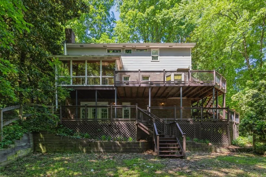 7105 Hunters Branch Drive, Sandy Springs, Georgia 30328, 5 Bedrooms Bedrooms, ,3 BathroomsBathrooms,Residential,Sold,7105 Hunters Branch Drive,6883638