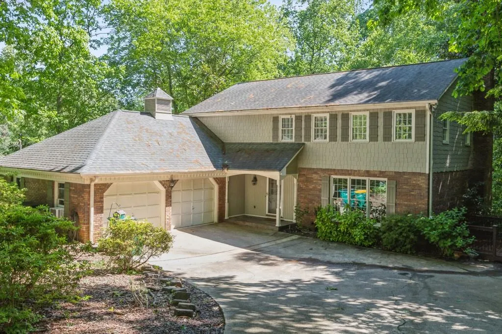 7105 Hunters Branch Drive, Sandy Springs, Georgia 30328, 5 Bedrooms Bedrooms, ,3 BathroomsBathrooms,Residential,Sold,7105 Hunters Branch Drive,6883638