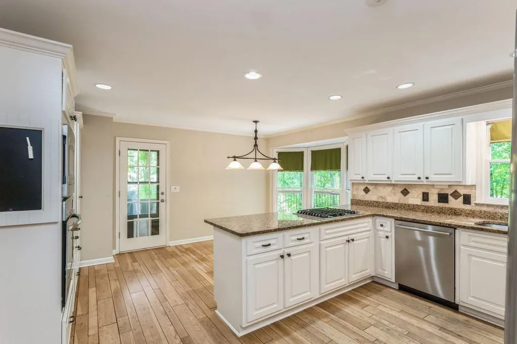 7105 Hunters Branch Drive, Sandy Springs, Georgia 30328, 5 Bedrooms Bedrooms, ,3 BathroomsBathrooms,Residential,Sold,7105 Hunters Branch Drive,6883638