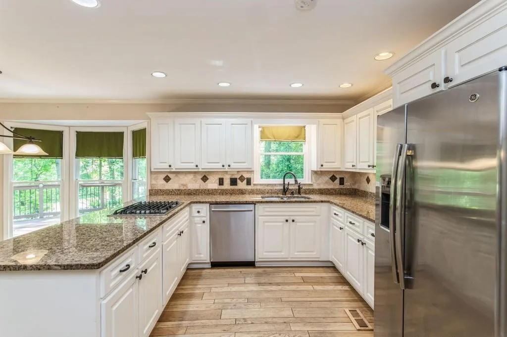 7105 Hunters Branch Drive, Sandy Springs, Georgia 30328, 5 Bedrooms Bedrooms, ,3 BathroomsBathrooms,Residential,Sold,7105 Hunters Branch Drive,6883638