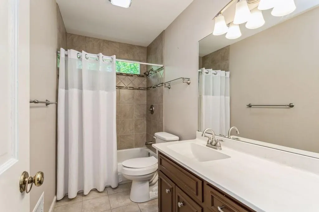 7105 Hunters Branch Drive, Sandy Springs, Georgia 30328, 5 Bedrooms Bedrooms, ,3 BathroomsBathrooms,Residential,Sold,7105 Hunters Branch Drive,6883638