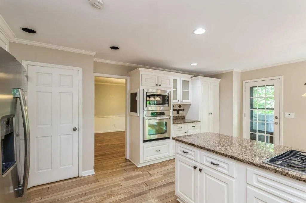 7105 Hunters Branch Drive, Sandy Springs, Georgia 30328, 5 Bedrooms Bedrooms, ,3 BathroomsBathrooms,Residential,Sold,7105 Hunters Branch Drive,6883638