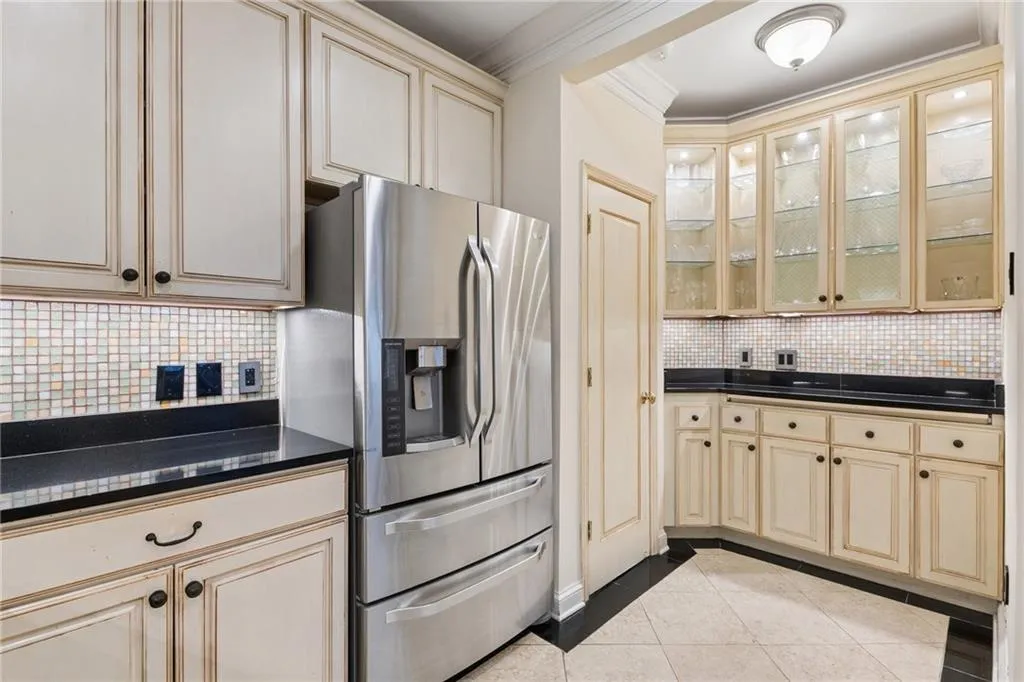 77 Peachtree Place Ne Unit 107, Atlanta, Georgia 30309, 2 Bedrooms Bedrooms, 0 ,2 BathroomsBathrooms,Residential,For Sale,77 Peachtree Place Ne Unit 107,7801708