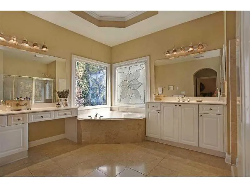 770 Lake Summit Drive Ne, Atlanta, Georgia 30342, 5 Bedrooms Bedrooms, ,5 BathroomsBathrooms,Residential,Sold,770 Lake Summit Drive Ne,5379827