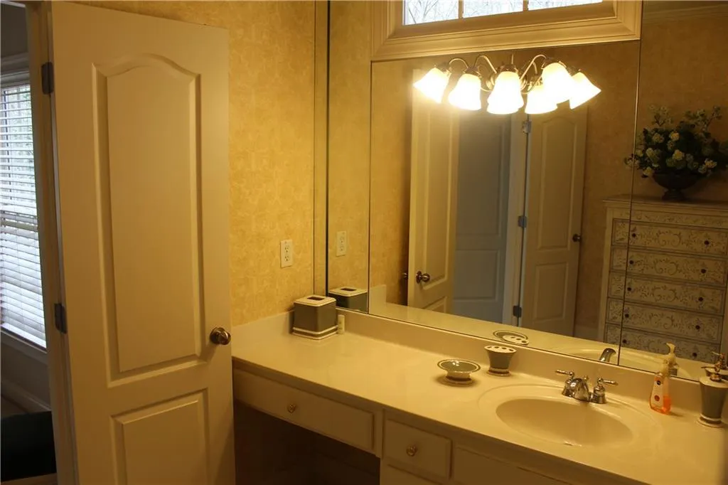 205 Aerie Court, Atlanta, Georgia 30350, 6 Bedrooms Bedrooms, ,5 BathroomsBathrooms,Residential,Sold,205 Aerie Court,5649781