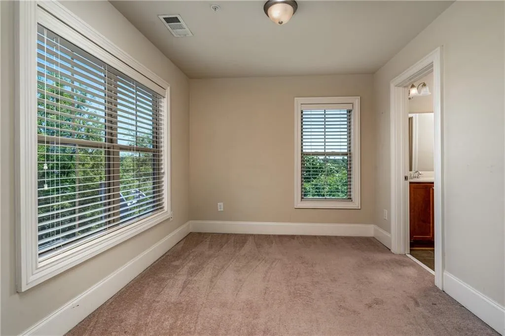 331 Le Gran Bend, Sandy Springs, Georgia 30328, 2 Bedrooms Bedrooms, ,2 BathroomsBathrooms,Residential,Sold,331 Le Gran Bend,6901358