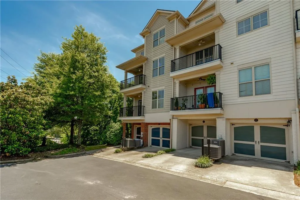 331 Le Gran Bend, Sandy Springs, Georgia 30328, 2 Bedrooms Bedrooms, ,2 BathroomsBathrooms,Residential,Sold,331 Le Gran Bend,6901358