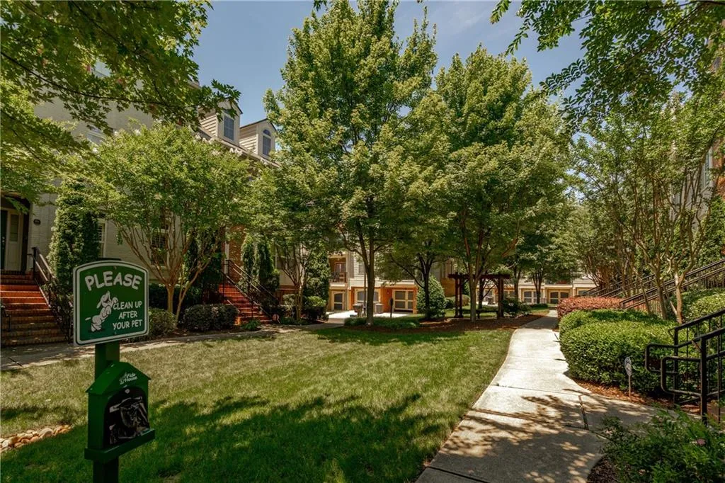 331 Le Gran Bend, Sandy Springs, Georgia 30328, 2 Bedrooms Bedrooms, ,2 BathroomsBathrooms,Residential,Sold,331 Le Gran Bend,6901358