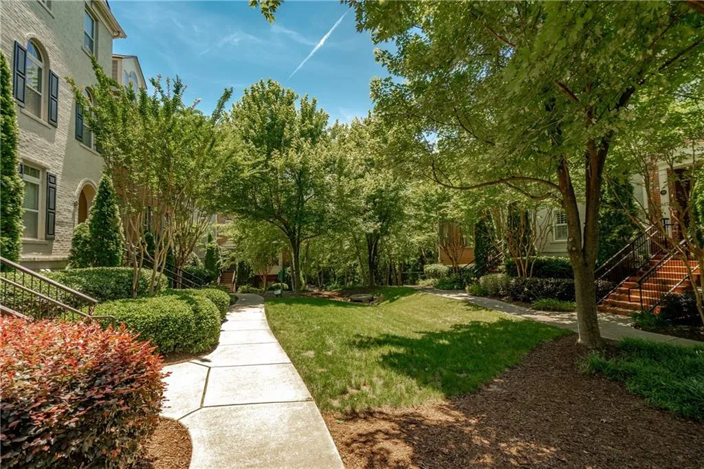 331 Le Gran Bend, Sandy Springs, Georgia 30328, 2 Bedrooms Bedrooms, ,2 BathroomsBathrooms,Residential,Sold,331 Le Gran Bend,6901358