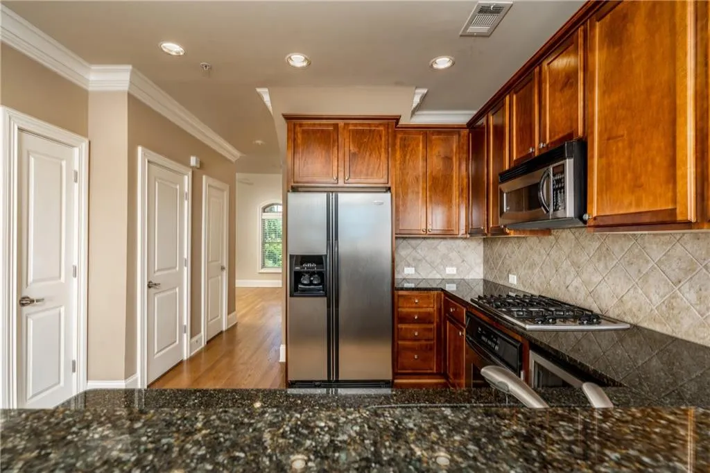 331 Le Gran Bend, Sandy Springs, Georgia 30328, 2 Bedrooms Bedrooms, ,2 BathroomsBathrooms,Residential,Sold,331 Le Gran Bend,6901358