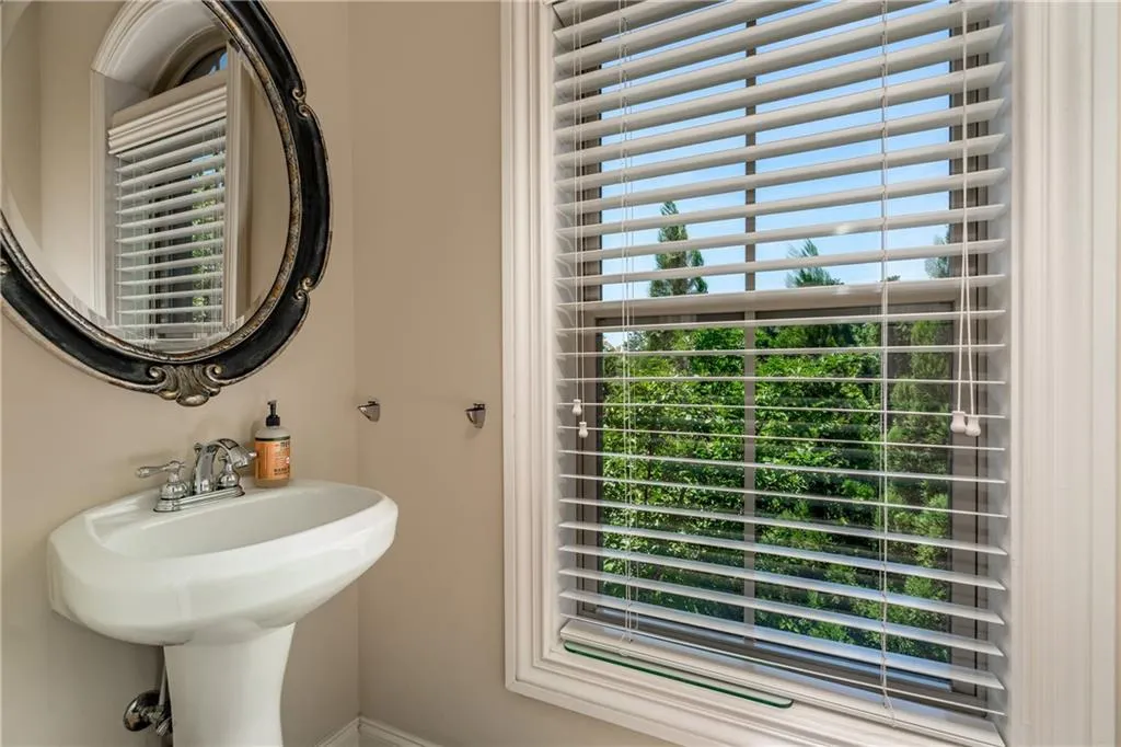 331 Le Gran Bend, Sandy Springs, Georgia 30328, 2 Bedrooms Bedrooms, ,2 BathroomsBathrooms,Residential,Sold,331 Le Gran Bend,6901358