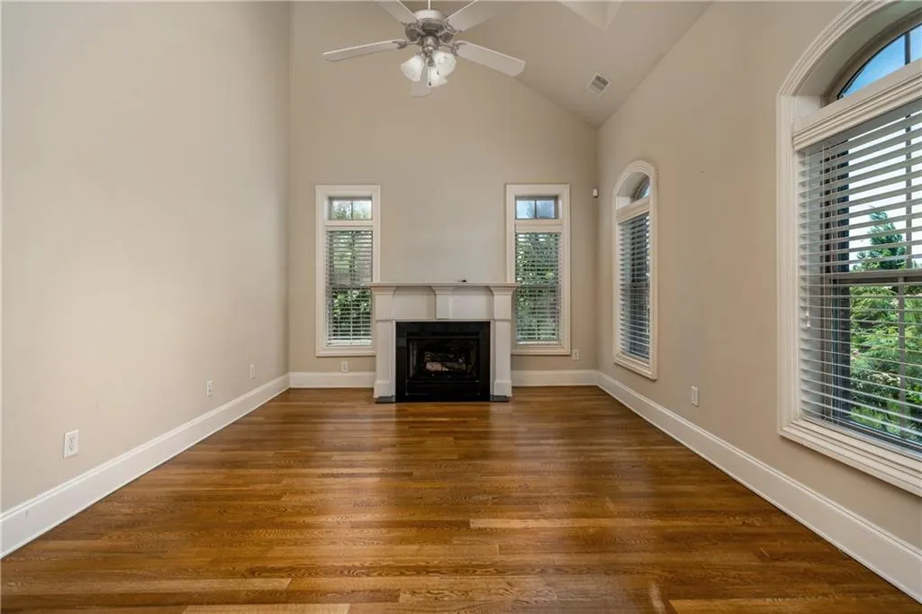 331 Le Gran Bend, Sandy Springs, Georgia 30328, 2 Bedrooms Bedrooms, ,2 BathroomsBathrooms,Residential,Sold,331 Le Gran Bend,6901358