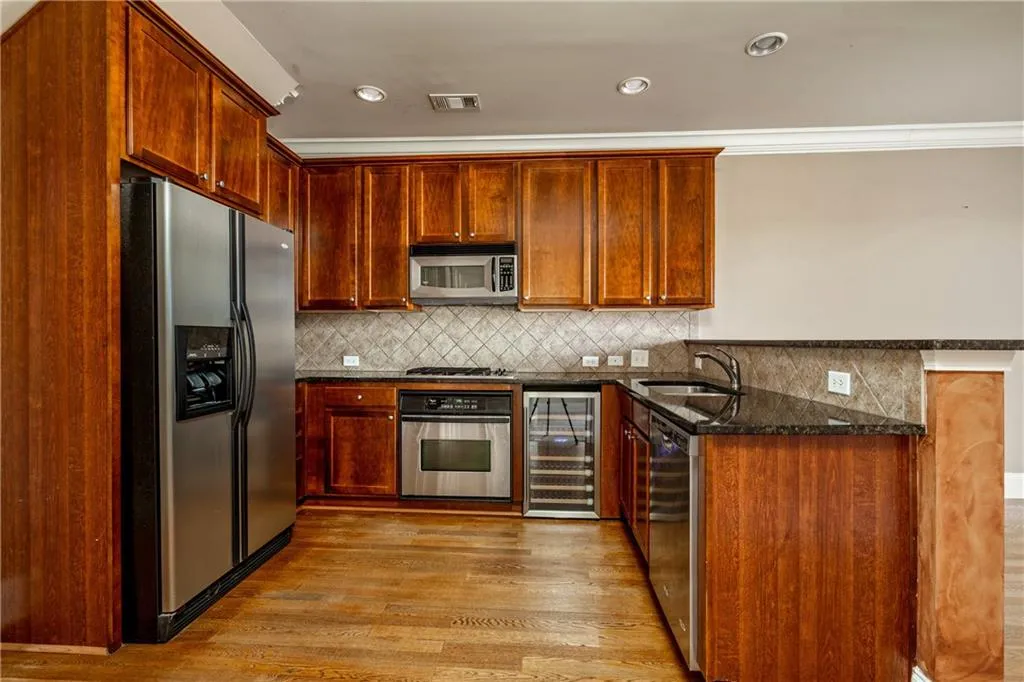 331 Le Gran Bend, Sandy Springs, Georgia 30328, 2 Bedrooms Bedrooms, ,2 BathroomsBathrooms,Residential,Sold,331 Le Gran Bend,6901358
