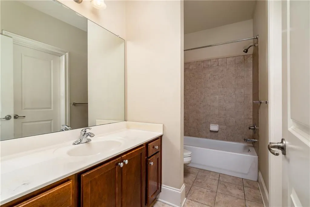 331 Le Gran Bend, Sandy Springs, Georgia 30328, 2 Bedrooms Bedrooms, ,2 BathroomsBathrooms,Residential,Sold,331 Le Gran Bend,6901358