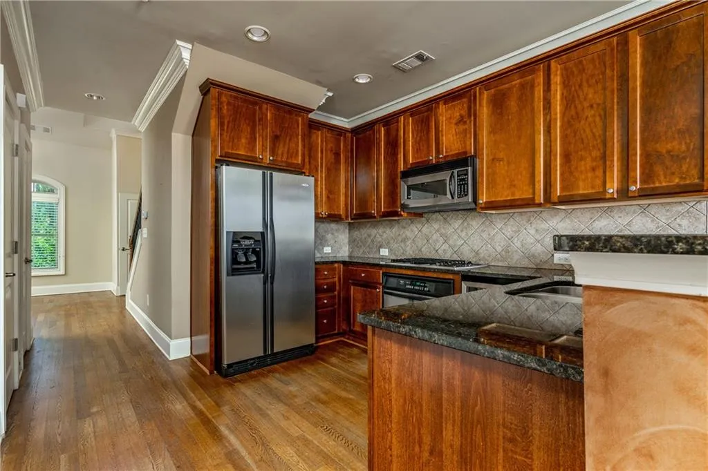 331 Le Gran Bend, Sandy Springs, Georgia 30328, 2 Bedrooms Bedrooms, ,2 BathroomsBathrooms,Residential,Sold,331 Le Gran Bend,6901358
