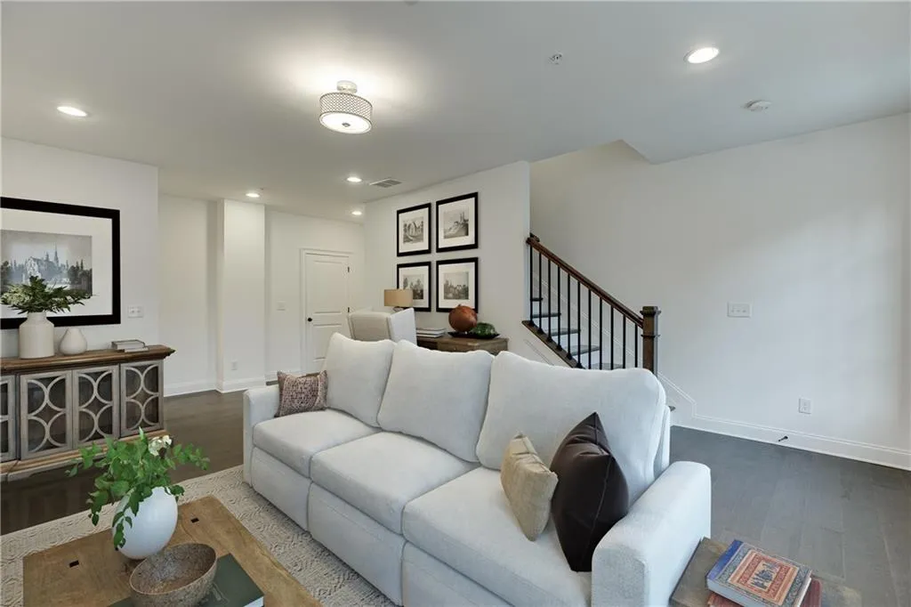 6719 Prelude Drive Unit 195, Sandy Springs, Georgia 30328, 3 Bedrooms Bedrooms, ,4 BathroomsBathrooms,Residential,Sold,6719 Prelude Drive Unit 195,7091384