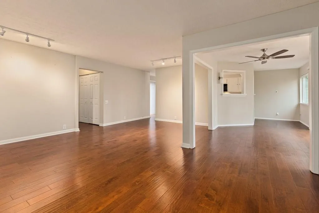 56 Dunwoody Springs Drive, Atlanta, Georgia 30328, 2 Bedrooms Bedrooms, ,2 BathroomsBathrooms,Residential,Sold,56 Dunwoody Springs Drive,6117512