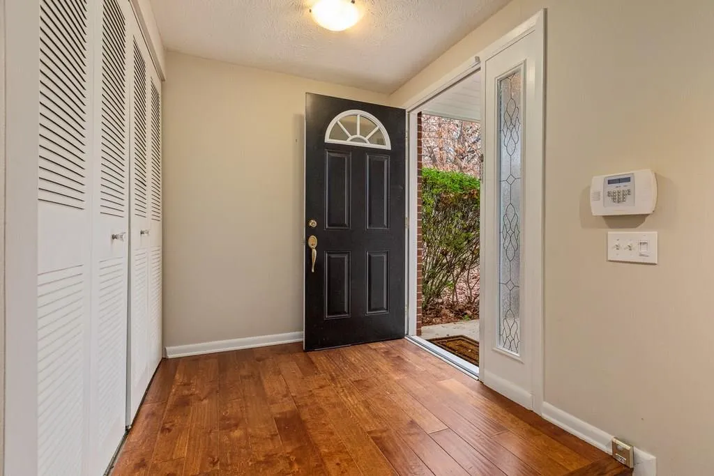 56 Dunwoody Springs Drive, Atlanta, Georgia 30328, 2 Bedrooms Bedrooms, ,2 BathroomsBathrooms,Residential,Sold,56 Dunwoody Springs Drive,6117512