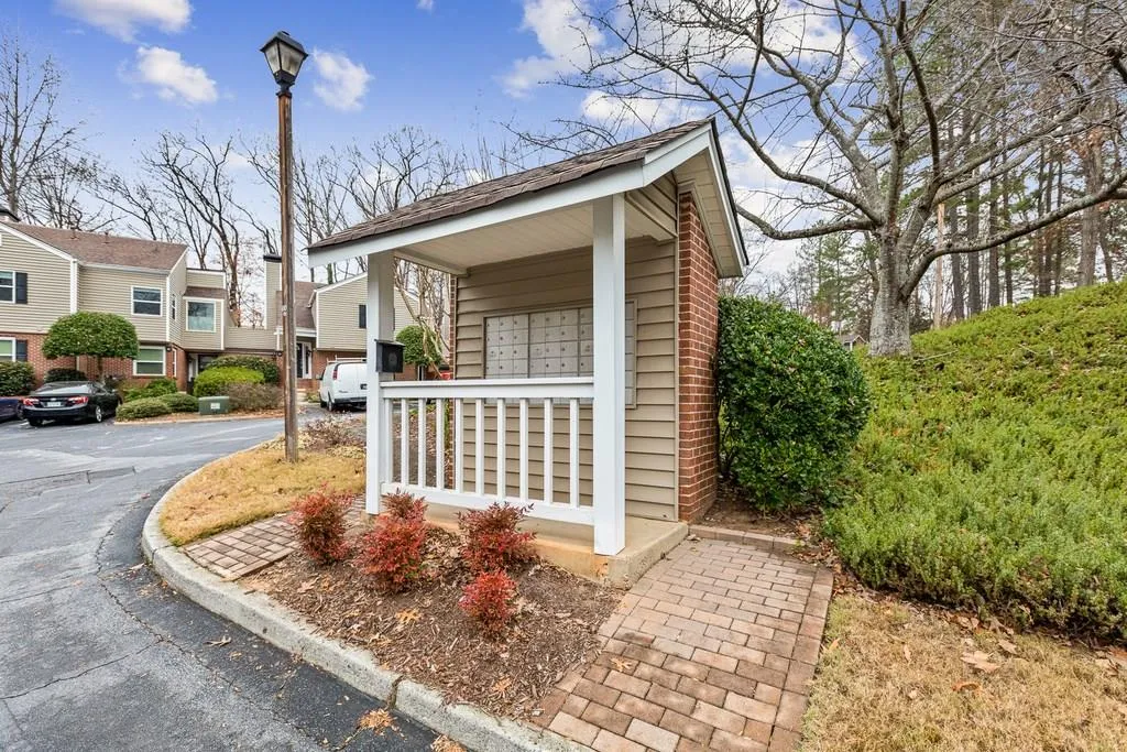 56 Dunwoody Springs Drive, Atlanta, Georgia 30328, 2 Bedrooms Bedrooms, ,2 BathroomsBathrooms,Residential,Sold,56 Dunwoody Springs Drive,6117512