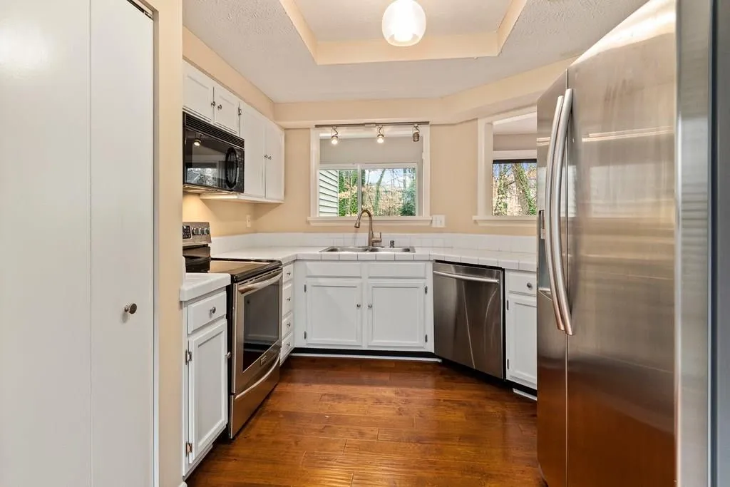 56 Dunwoody Springs Drive, Atlanta, Georgia 30328, 2 Bedrooms Bedrooms, ,2 BathroomsBathrooms,Residential,Sold,56 Dunwoody Springs Drive,6117512