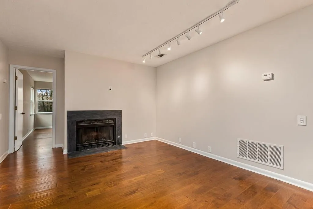 56 Dunwoody Springs Drive, Atlanta, Georgia 30328, 2 Bedrooms Bedrooms, ,2 BathroomsBathrooms,Residential,Sold,56 Dunwoody Springs Drive,6117512