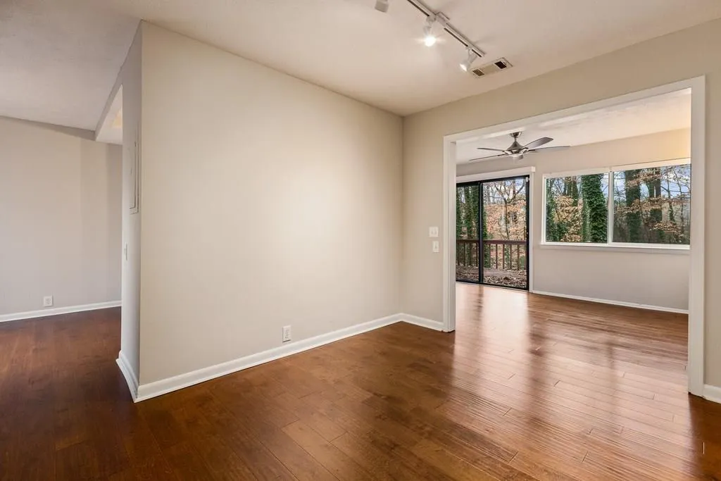 56 Dunwoody Springs Drive, Atlanta, Georgia 30328, 2 Bedrooms Bedrooms, ,2 BathroomsBathrooms,Residential,Sold,56 Dunwoody Springs Drive,6117512