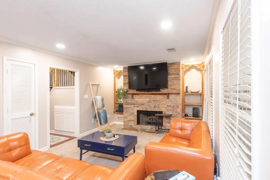 219 Peachtree Hollow Court, Sandy Springs, Georgia 30328, 2 Bedrooms Bedrooms, ,2 BathroomsBathrooms,Residential,Sold,219 Peachtree Hollow Court,7200282