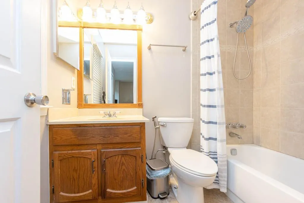 219 Peachtree Hollow Court, Sandy Springs, Georgia 30328, 2 Bedrooms Bedrooms, ,2 BathroomsBathrooms,Residential,Sold,219 Peachtree Hollow Court,7200282