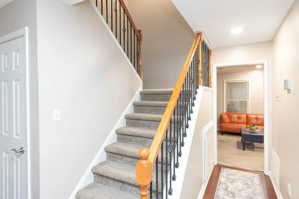 219 Peachtree Hollow Court, Sandy Springs, Georgia 30328, 2 Bedrooms Bedrooms, ,2 BathroomsBathrooms,Residential,Sold,219 Peachtree Hollow Court,7200282