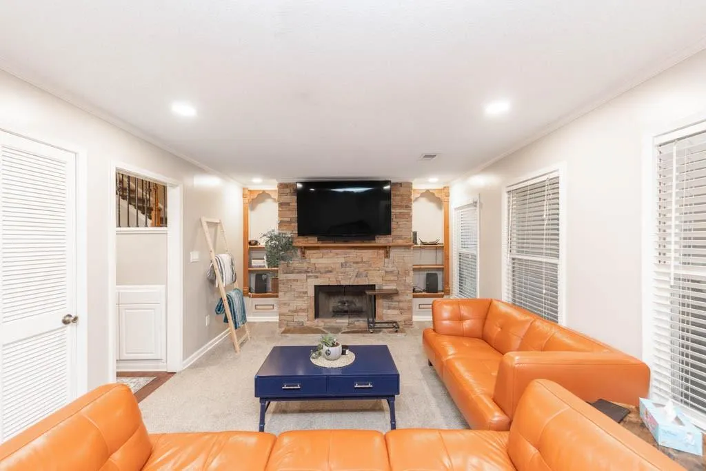 219 Peachtree Hollow Court, Sandy Springs, Georgia 30328, 2 Bedrooms Bedrooms, ,2 BathroomsBathrooms,Residential,Sold,219 Peachtree Hollow Court,7200282