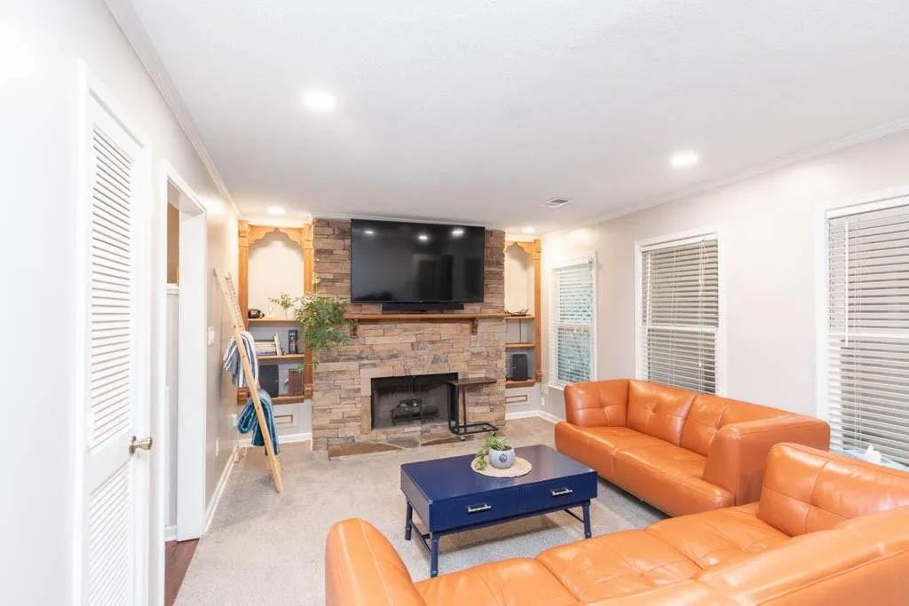 219 Peachtree Hollow Court, Sandy Springs, Georgia 30328, 2 Bedrooms Bedrooms, ,2 BathroomsBathrooms,Residential,Sold,219 Peachtree Hollow Court,7200282