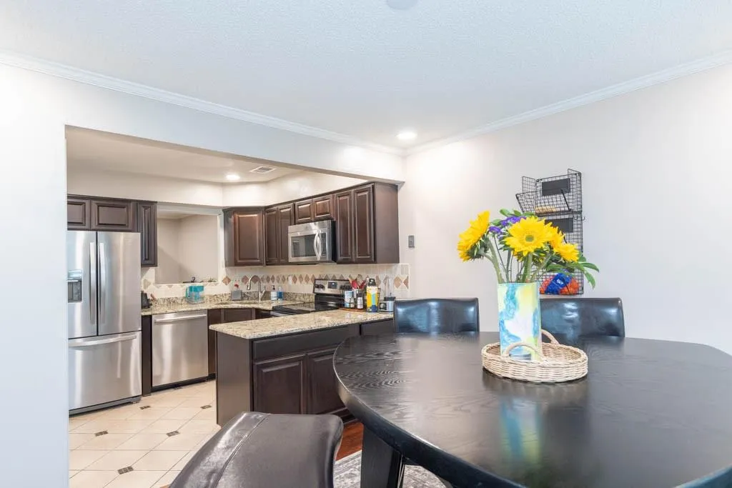 219 Peachtree Hollow Court, Sandy Springs, Georgia 30328, 2 Bedrooms Bedrooms, ,2 BathroomsBathrooms,Residential,Sold,219 Peachtree Hollow Court,7200282