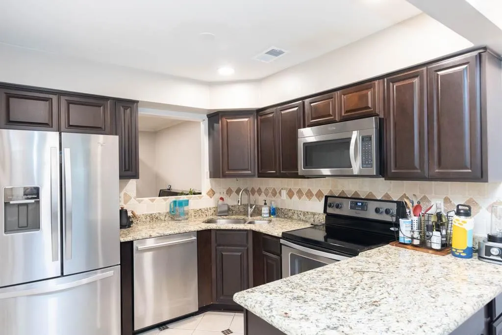 219 Peachtree Hollow Court, Sandy Springs, Georgia 30328, 2 Bedrooms Bedrooms, ,2 BathroomsBathrooms,Residential,Sold,219 Peachtree Hollow Court,7200282