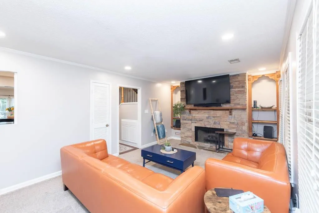 219 Peachtree Hollow Court, Sandy Springs, Georgia 30328, 2 Bedrooms Bedrooms, ,2 BathroomsBathrooms,Residential,Sold,219 Peachtree Hollow Court,7200282