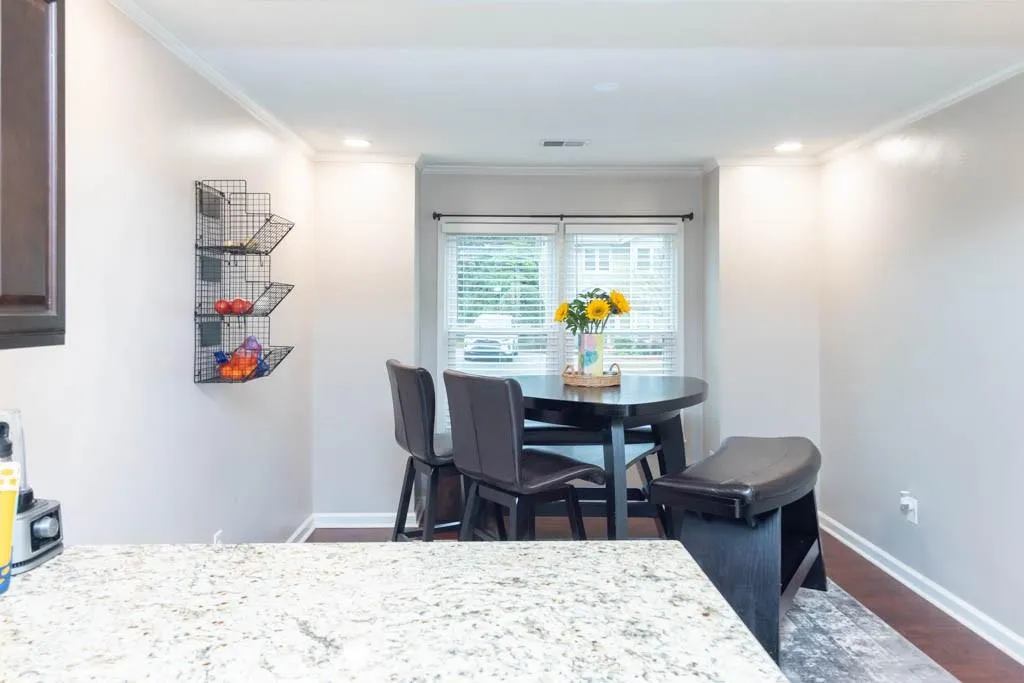 219 Peachtree Hollow Court, Sandy Springs, Georgia 30328, 2 Bedrooms Bedrooms, ,2 BathroomsBathrooms,Residential,Sold,219 Peachtree Hollow Court,7200282