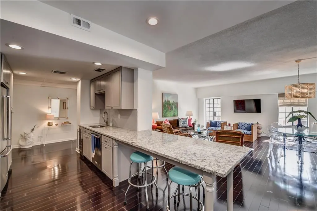 3648 Peachtree Road Ne Unit 3j, Atlanta, Georgia 30319, 3 Bedrooms Bedrooms, ,3 BathroomsBathrooms,Residential,Sold,3648 Peachtree Road Ne Unit 3j,6087837